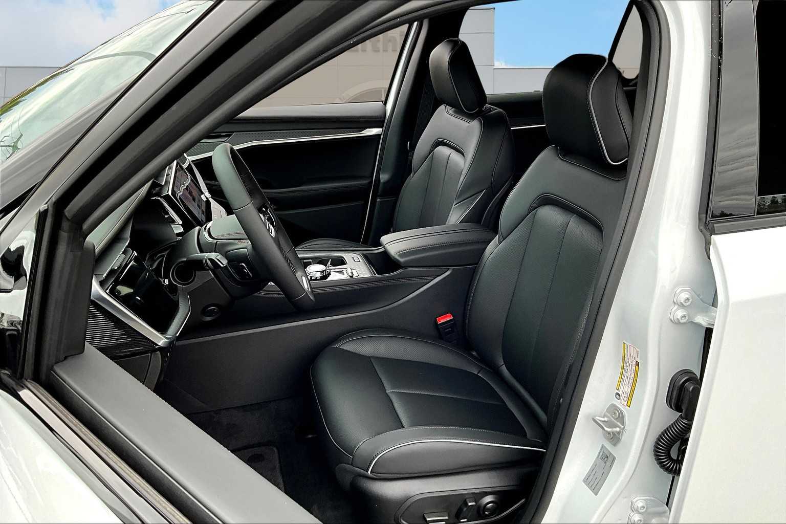 Thumbnail: 2025 Jeep Wagoneer S - 11