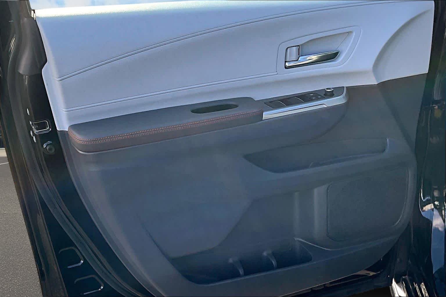 Thumbnail: 2022 Toyota Sienna - 28