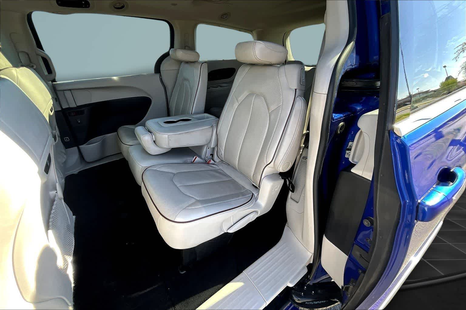 Thumbnail: 2020 Chrysler Pacifica - 13