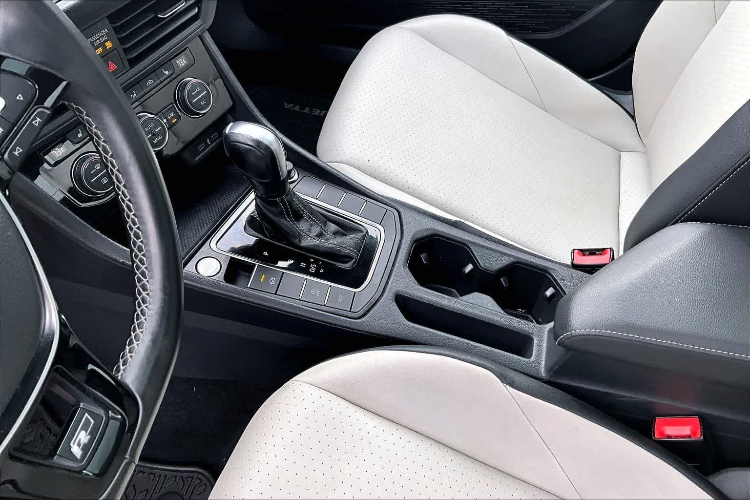 Thumbnail: 2021 Volkswagen Jetta - 17