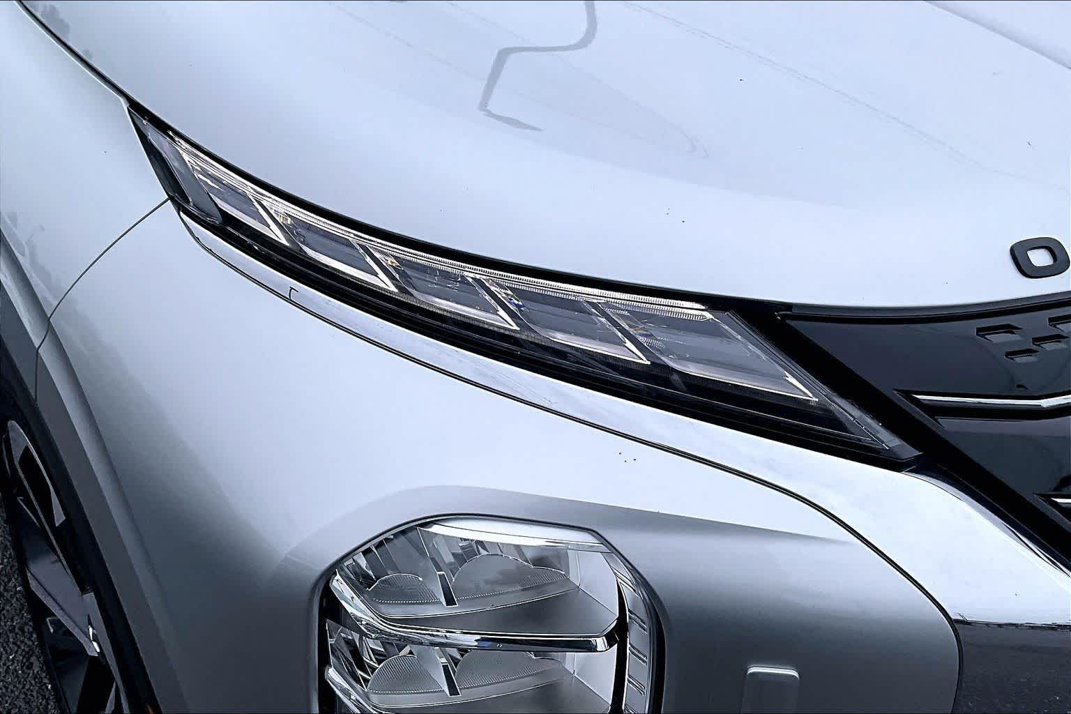 Thumbnail: 2023 Mitsubishi Outlander - 31