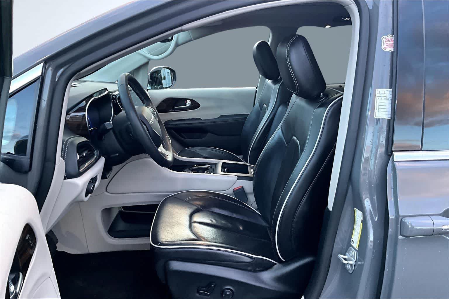 Thumbnail: 2023 Chrysler Pacifica - 11