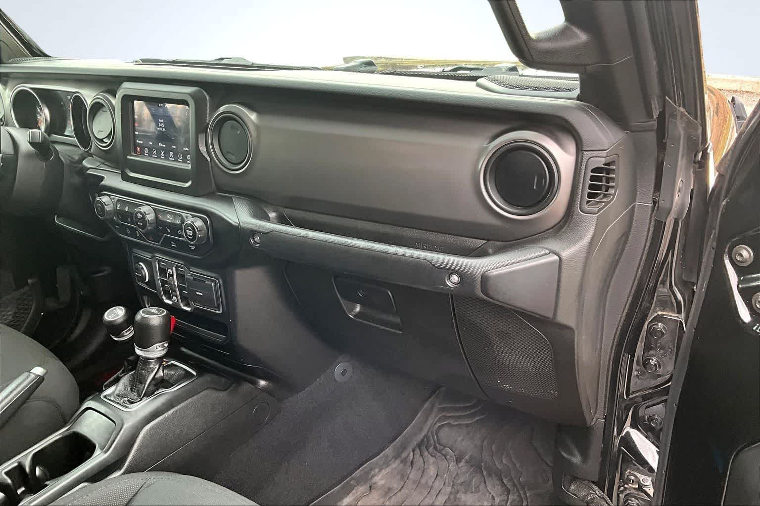 Thumbnail: 2021 Jeep Gladiator - 24