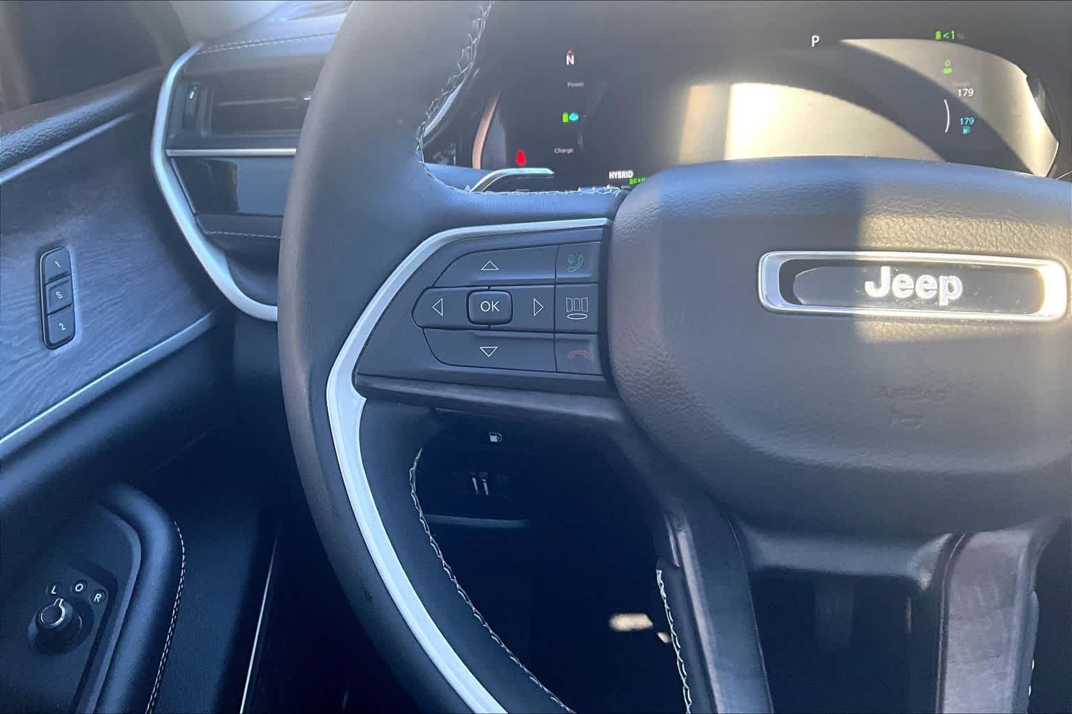 Thumbnail: 2022 Jeep Grand Cherokee - 25