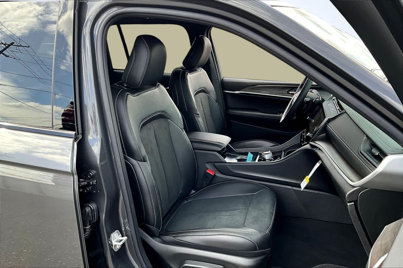 Thumbnail: 2026 Jeep Grand Cherokee - 14