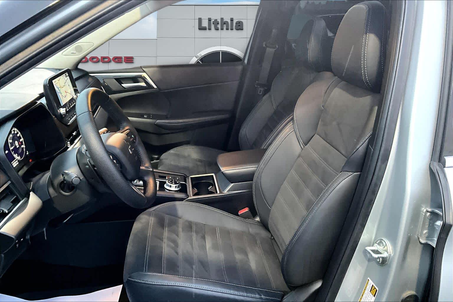 Thumbnail: 2023 Mitsubishi Outlander - 11