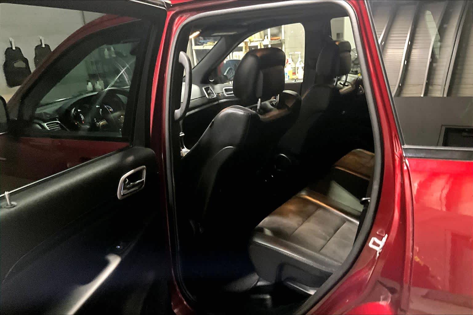 Thumbnail: 2020 Jeep Grand Cherokee - 12