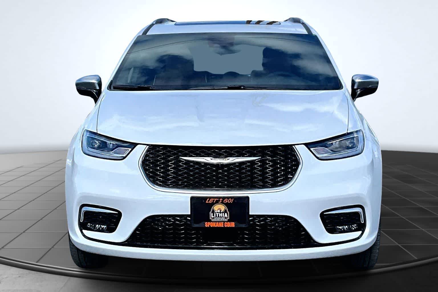 Thumbnail: 2026 Chrysler Pacifica - 6