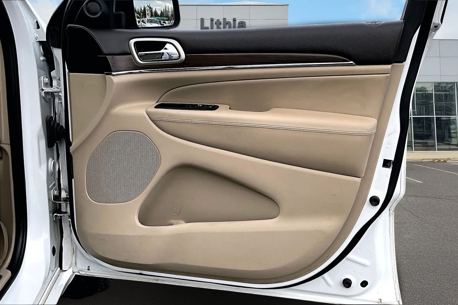 Thumbnail: 2017 Jeep Grand Cherokee - 29