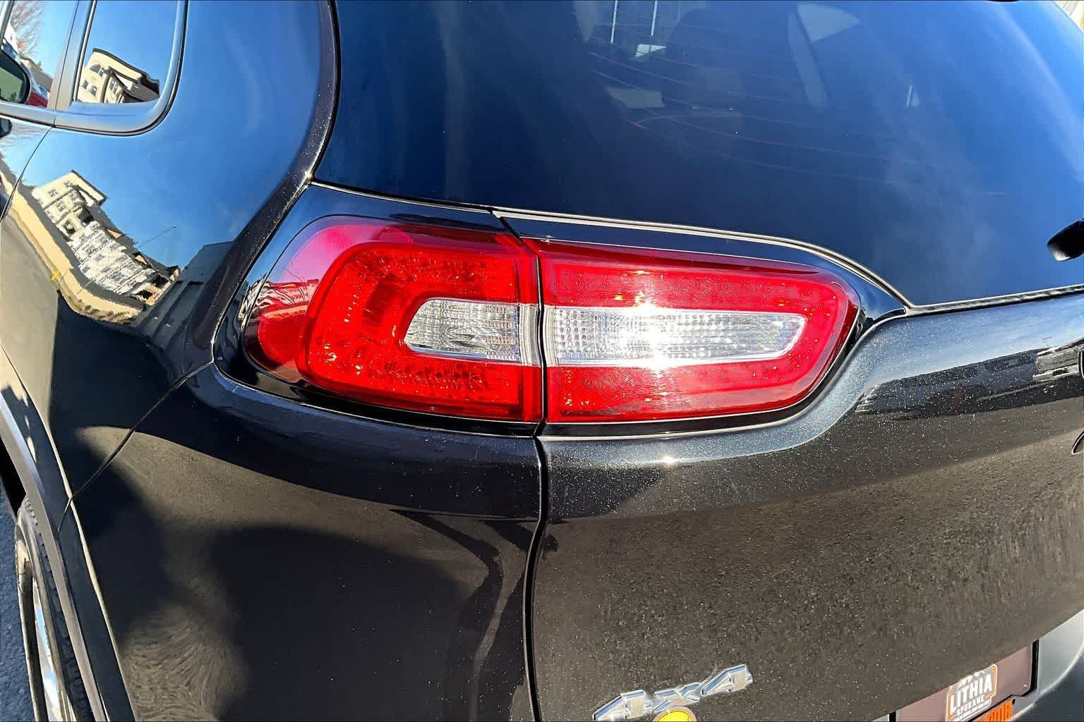 Thumbnail: 2016 Jeep Cherokee - 32