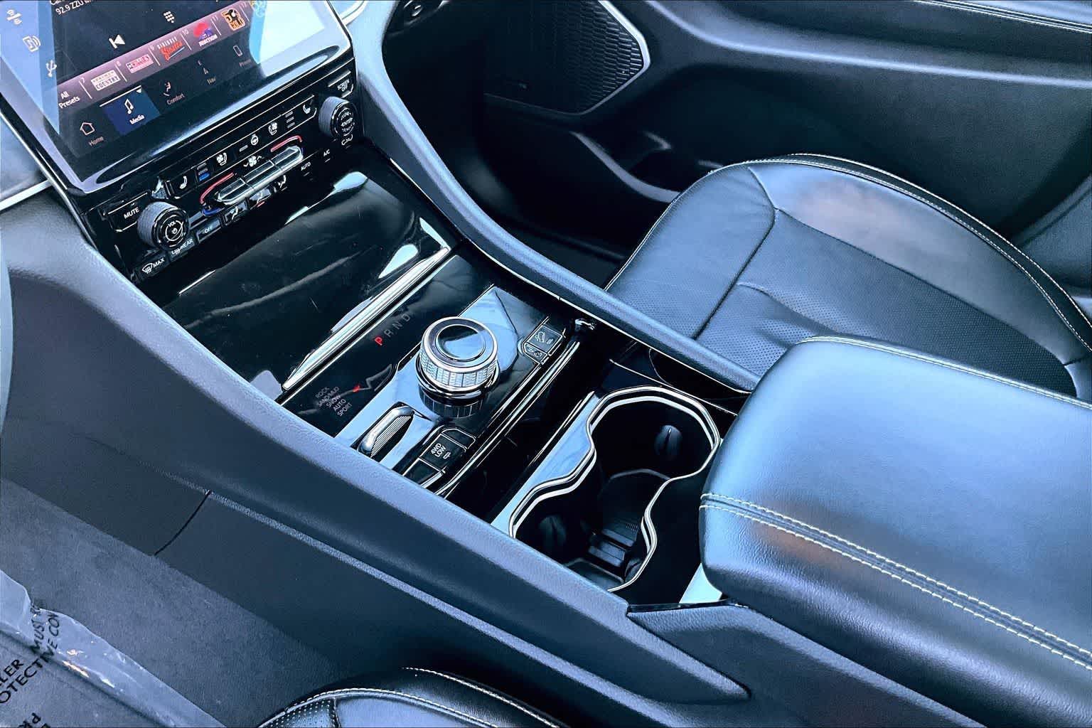 Thumbnail: 2023 Jeep Grand Cherokee - 17