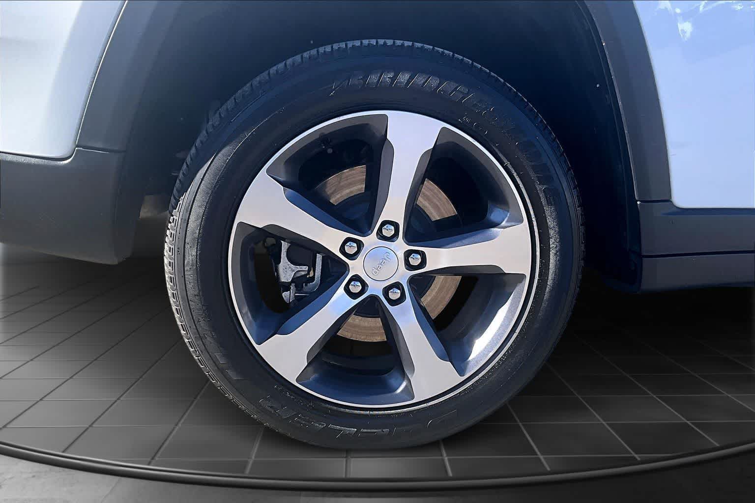 Thumbnail: 2022 Jeep Grand Cherokee - 35