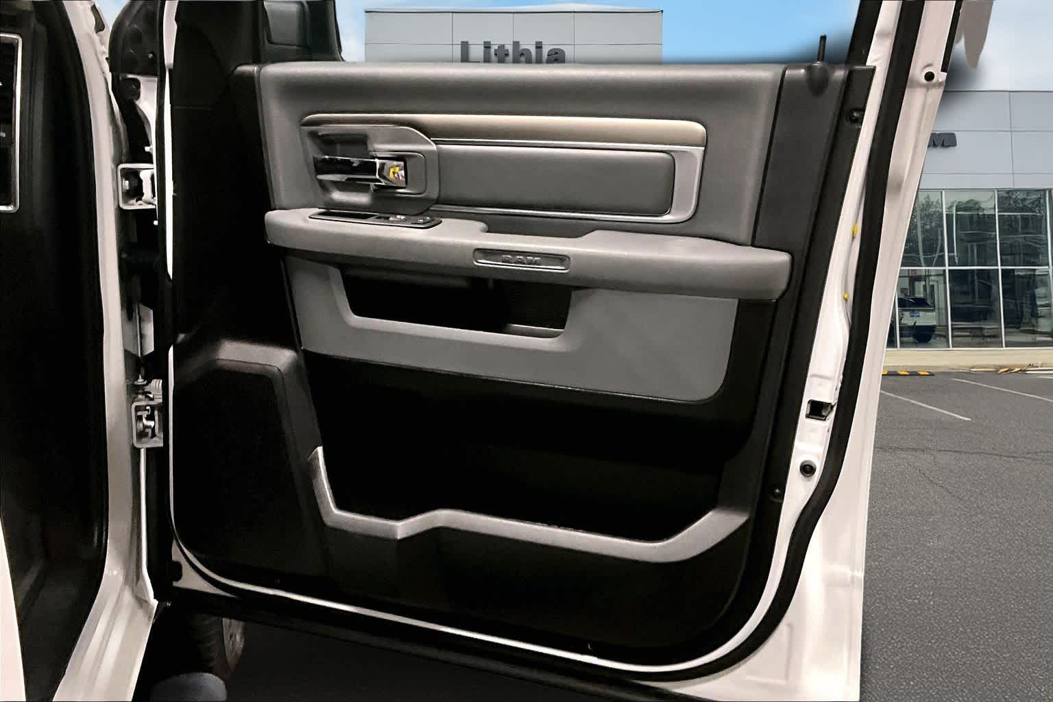 Thumbnail: 2020 RAM 1500 Classic - 29