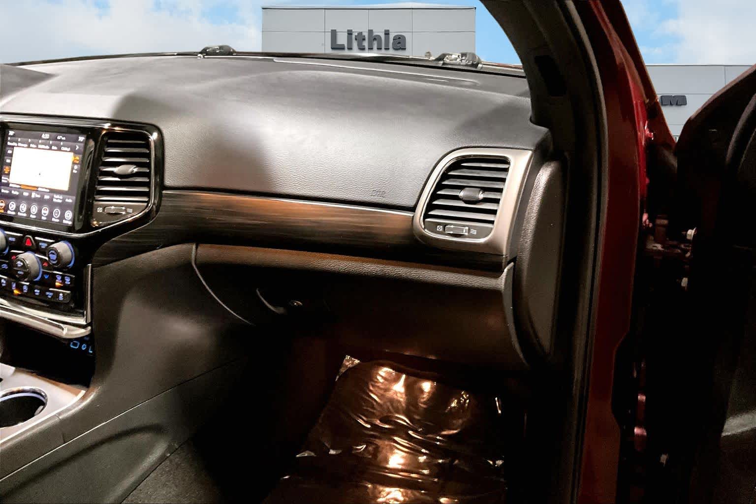 Thumbnail: 2020 Jeep Grand Cherokee - 24