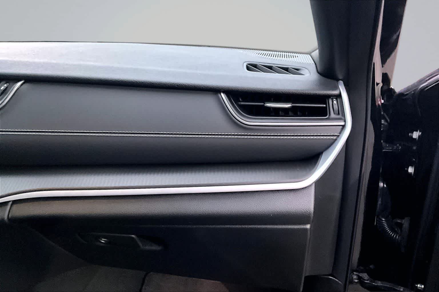 Thumbnail: 2025 Jeep Grand Cherokee L - 24