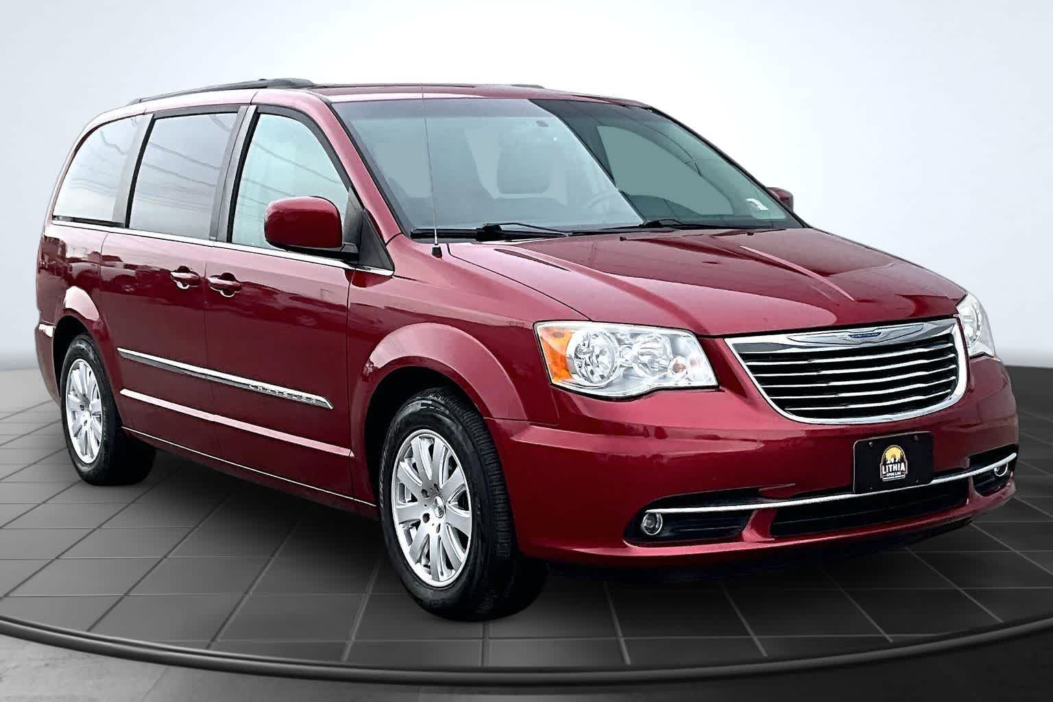 Thumbnail: 2012 Chrysler Town & Country - 22