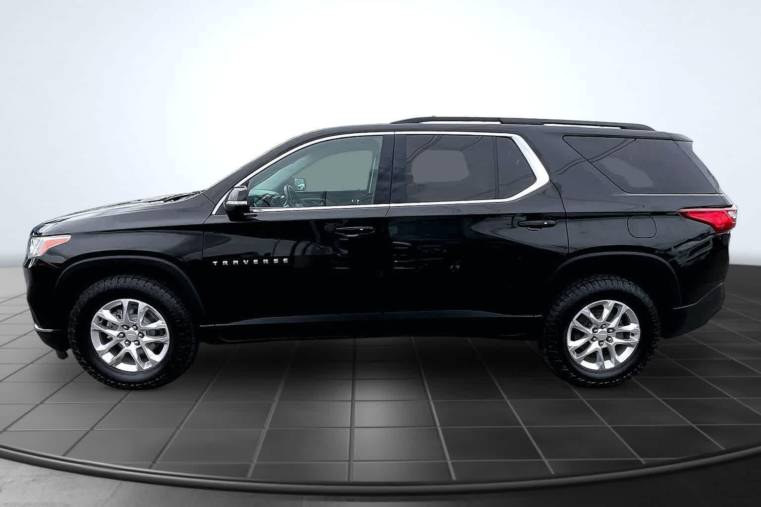 Thumbnail: 2021 Chevrolet Traverse - 3
