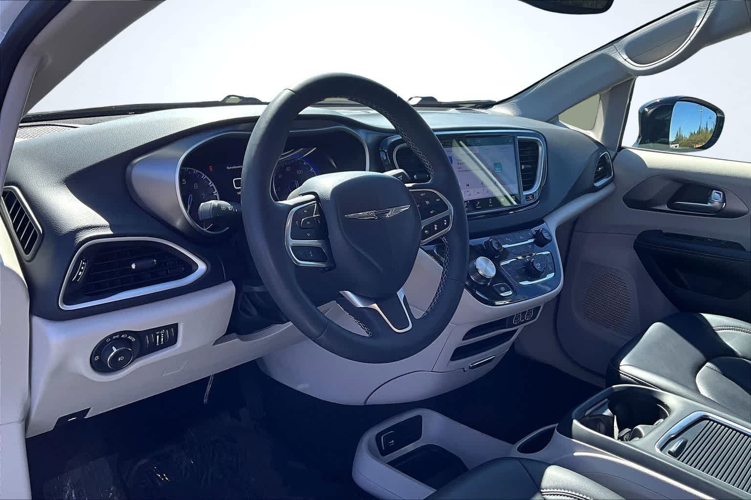 Thumbnail: 2024 Chrysler Pacifica - 2