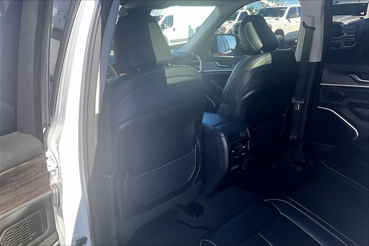 Thumbnail: 2022 Jeep Grand Cherokee - 12