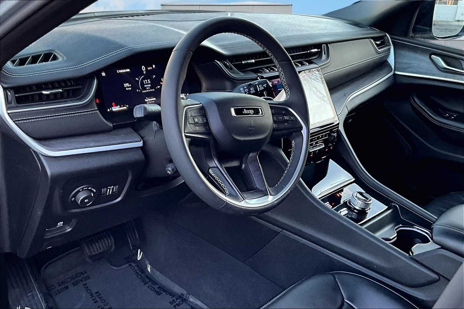 2024 Jeep Grand Cherokee Limited photo 2