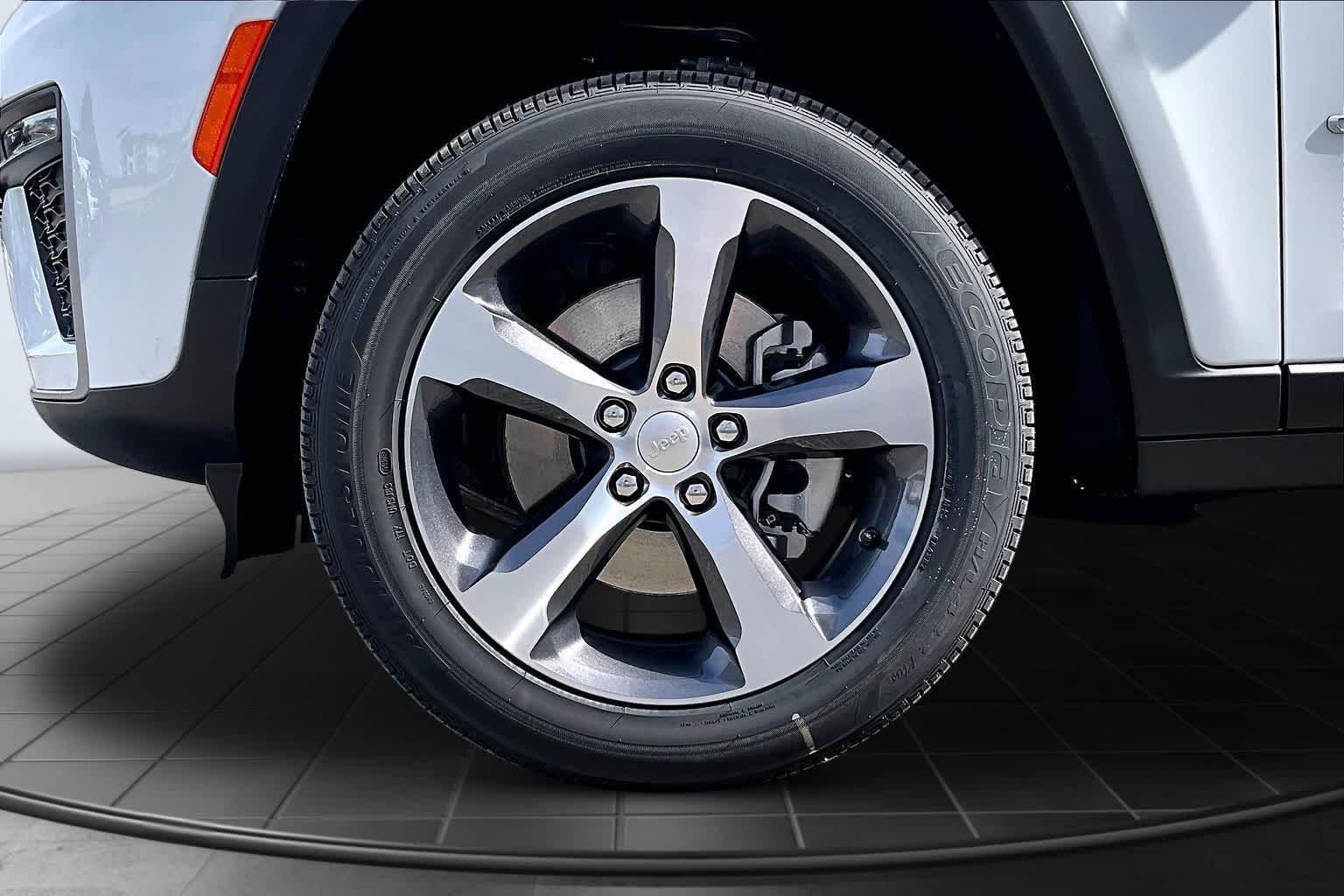 Thumbnail: 2026 Jeep Grand Cherokee L - 8
