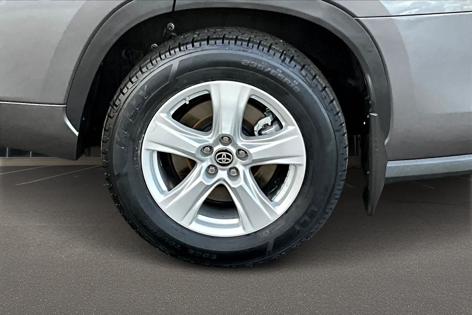 Thumbnail: 2024 Toyota Highlander - 36