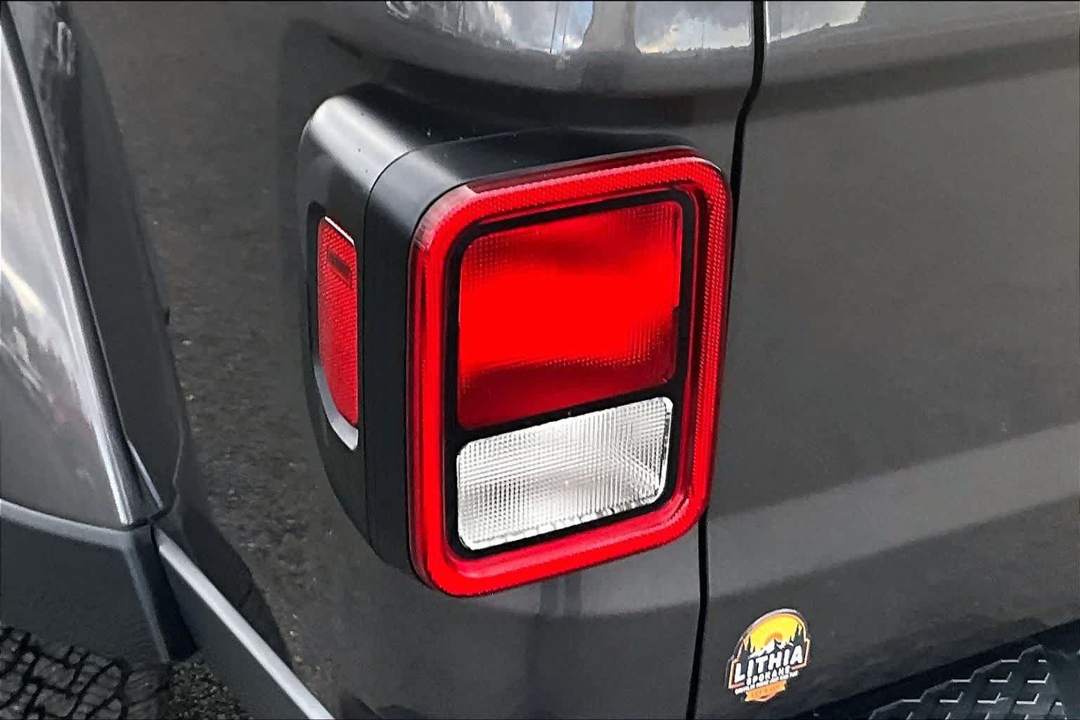 Thumbnail: 2024 Jeep Gladiator - 32