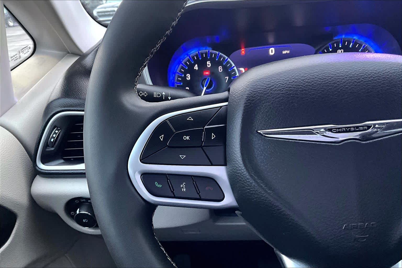 Thumbnail: 2022 Chrysler Pacifica - 25