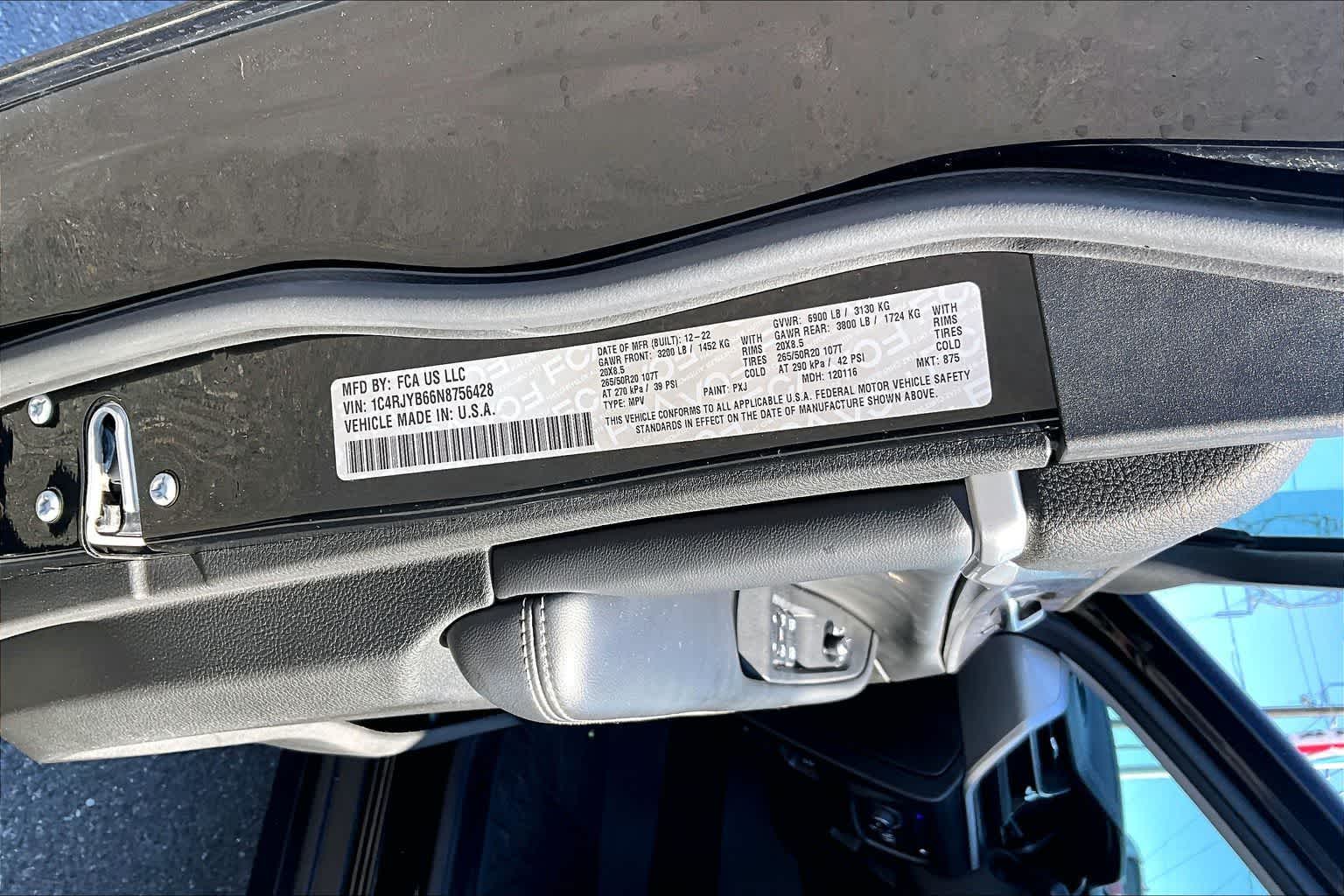 Thumbnail: 2022 Jeep Grand Cherokee - 21