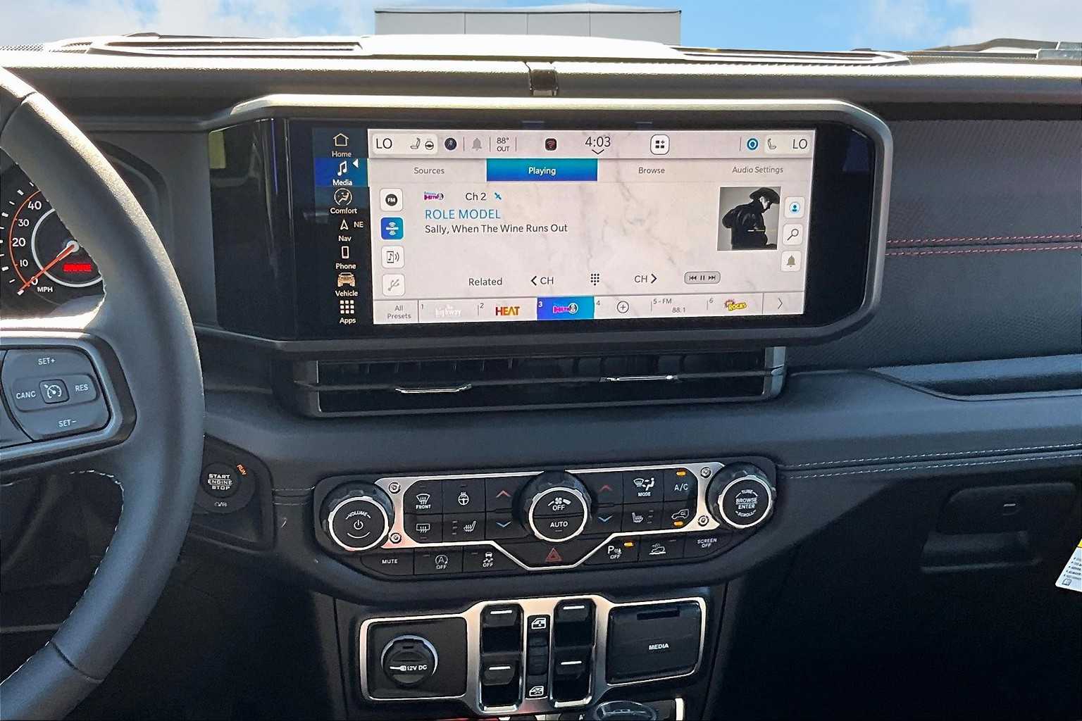 Thumbnail: 2025 Jeep Gladiator - 16