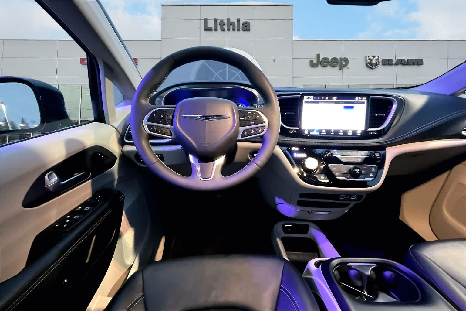 Thumbnail: 2024 Chrysler Pacifica - 15