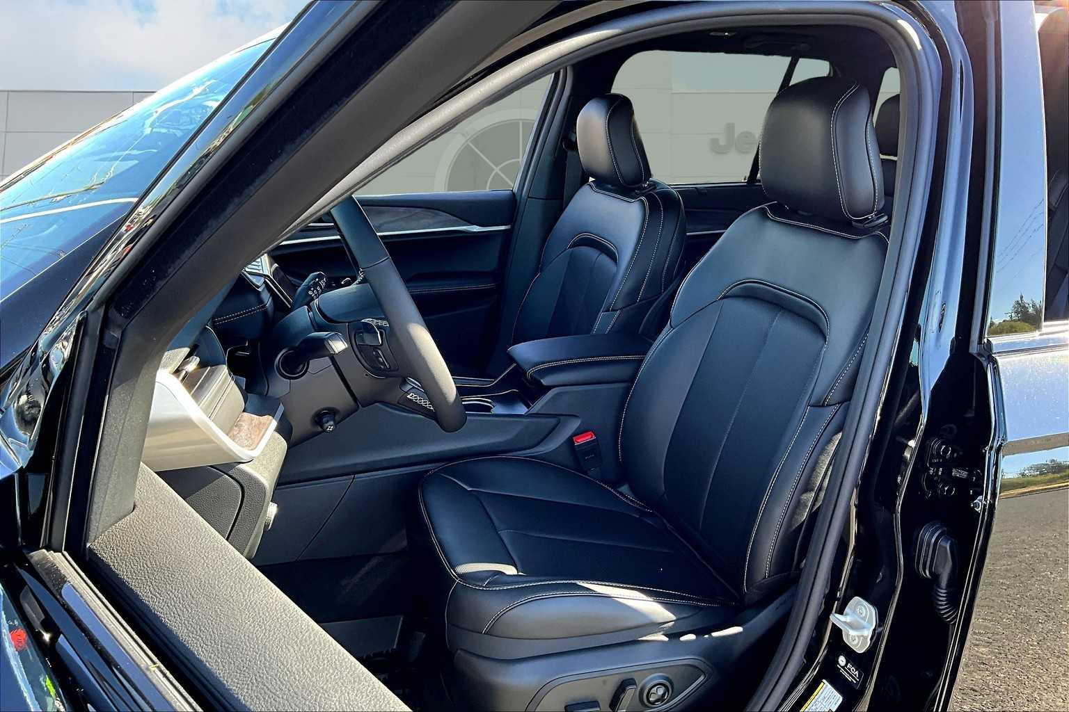 Thumbnail: 2025 Jeep Grand Cherokee - 11