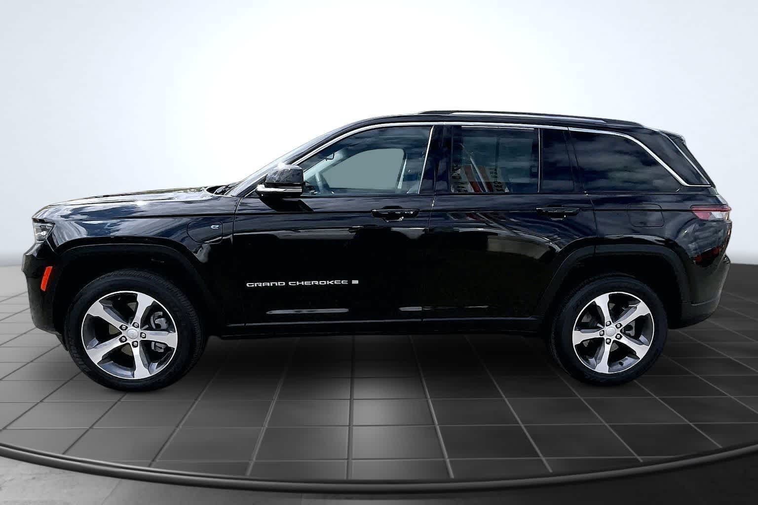 Thumbnail: 2022 Jeep Grand Cherokee - 3