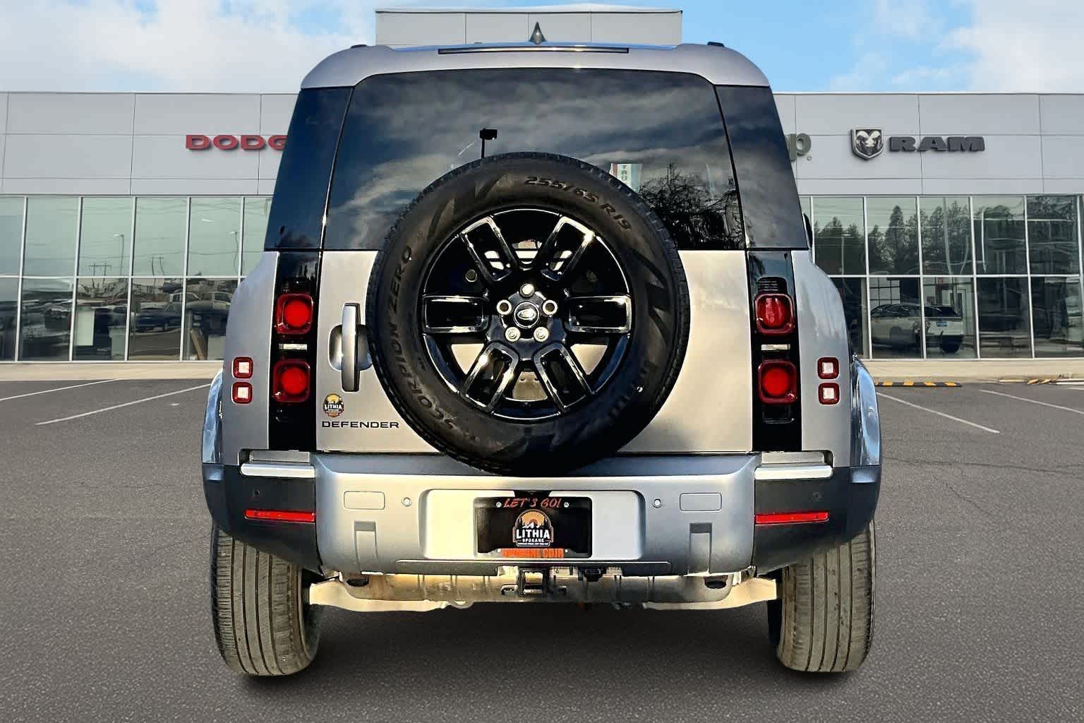 Thumbnail: 2024 Land Rover Defender - 5