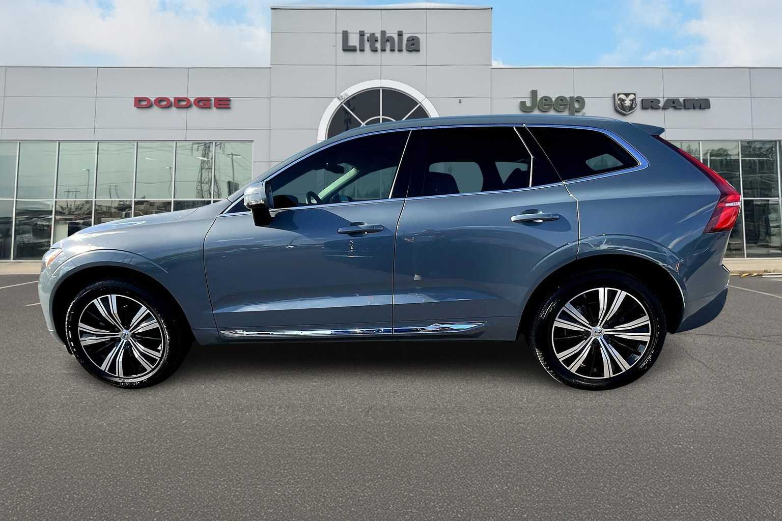 2022 Volvo XC60 B5 Inscription photo 3