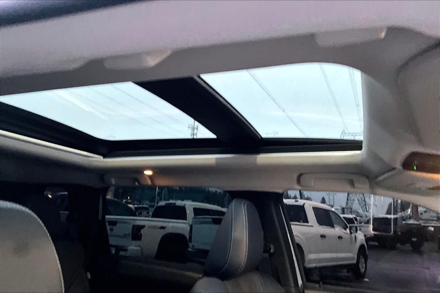 Thumbnail: 2023 Mitsubishi Outlander - 30