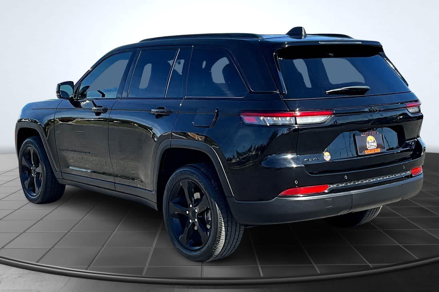 Thumbnail: 2024 Jeep Grand Cherokee - 4