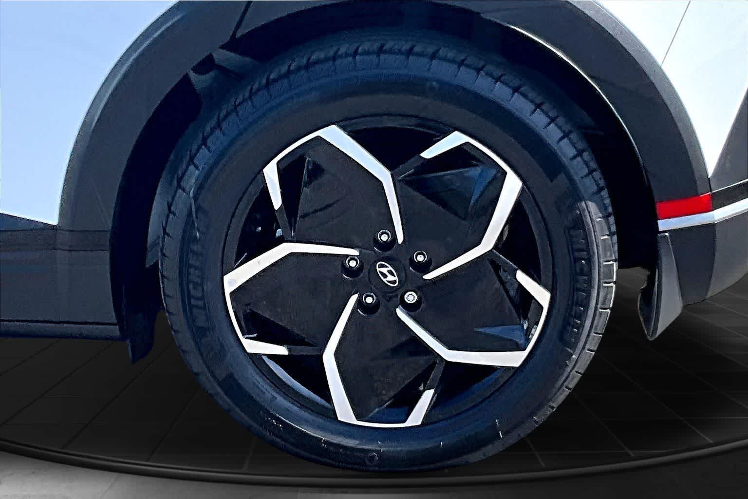 Thumbnail: 2023 Hyundai Ioniq 5 - 36