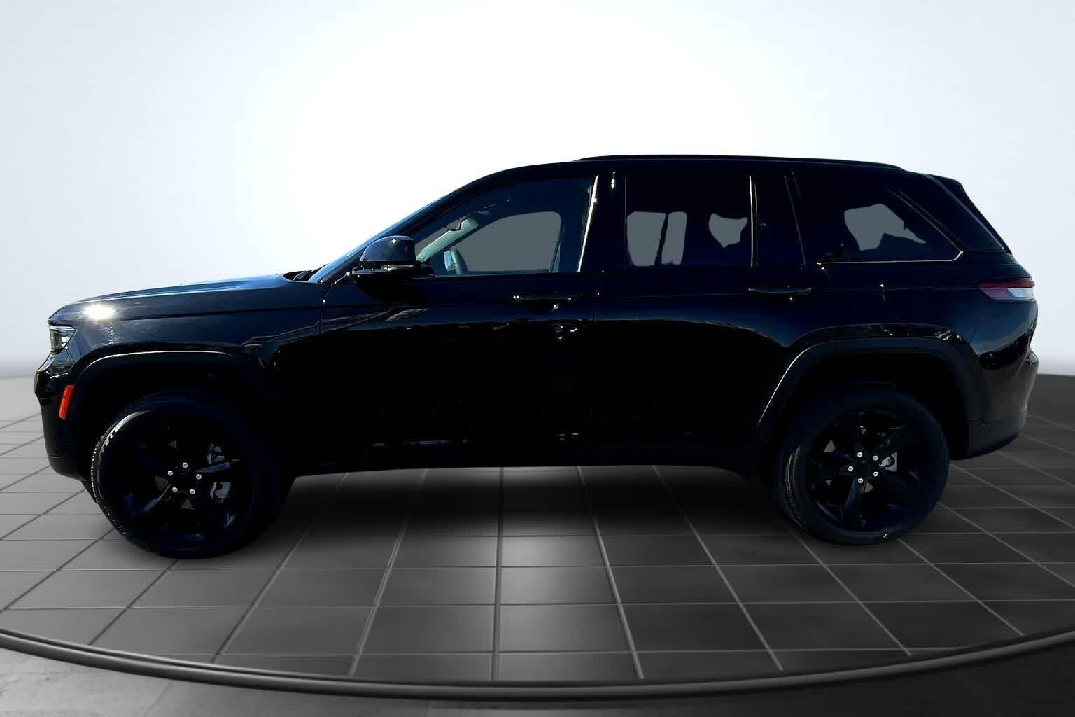 Thumbnail: 2024 Jeep Grand Cherokee - 3