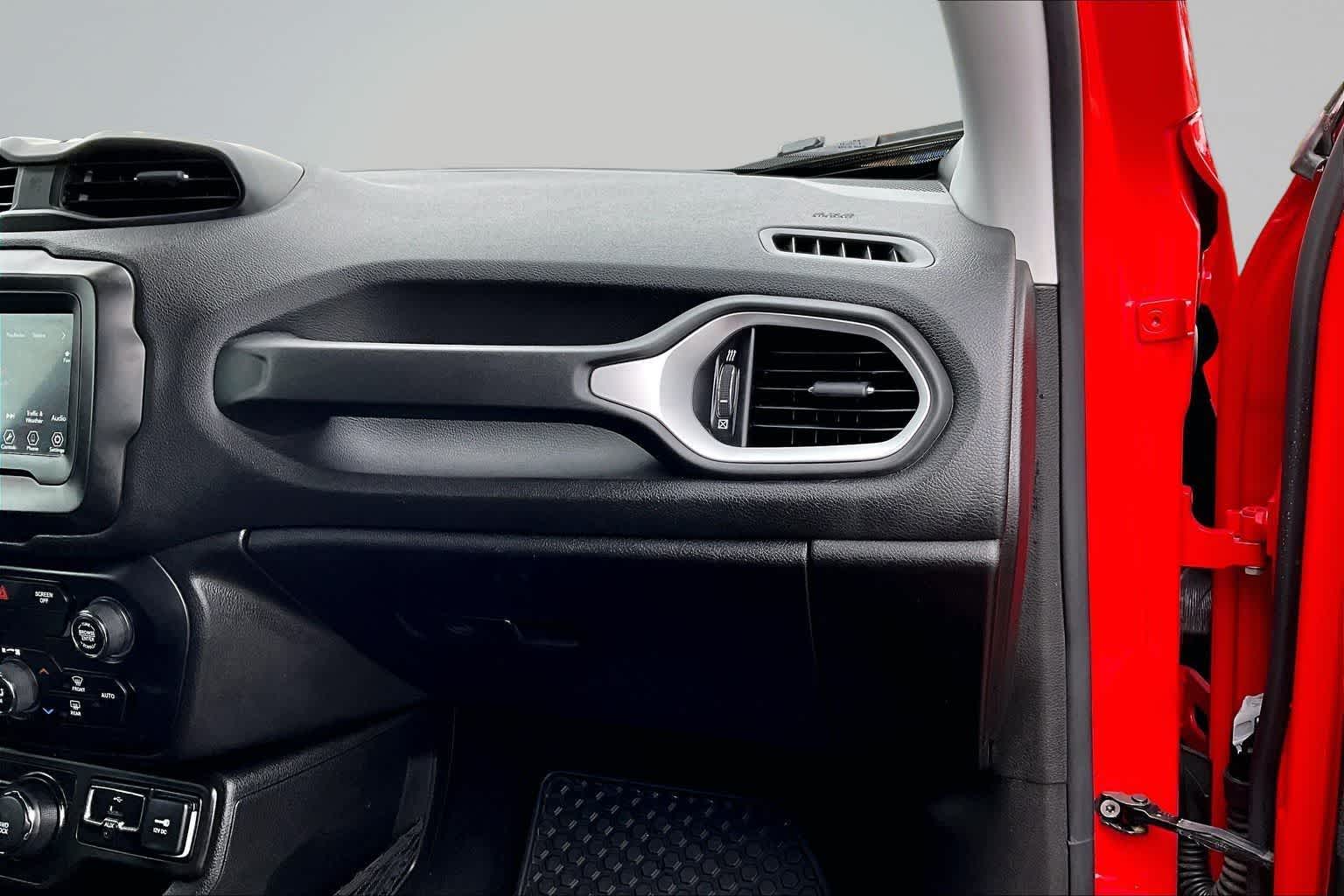 Thumbnail: 2018 Jeep Renegade - 24
