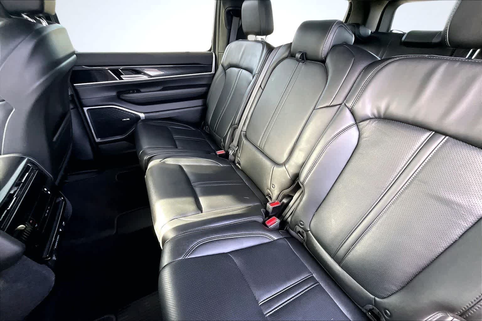 Thumbnail: 2022 Jeep Wagoneer - 12