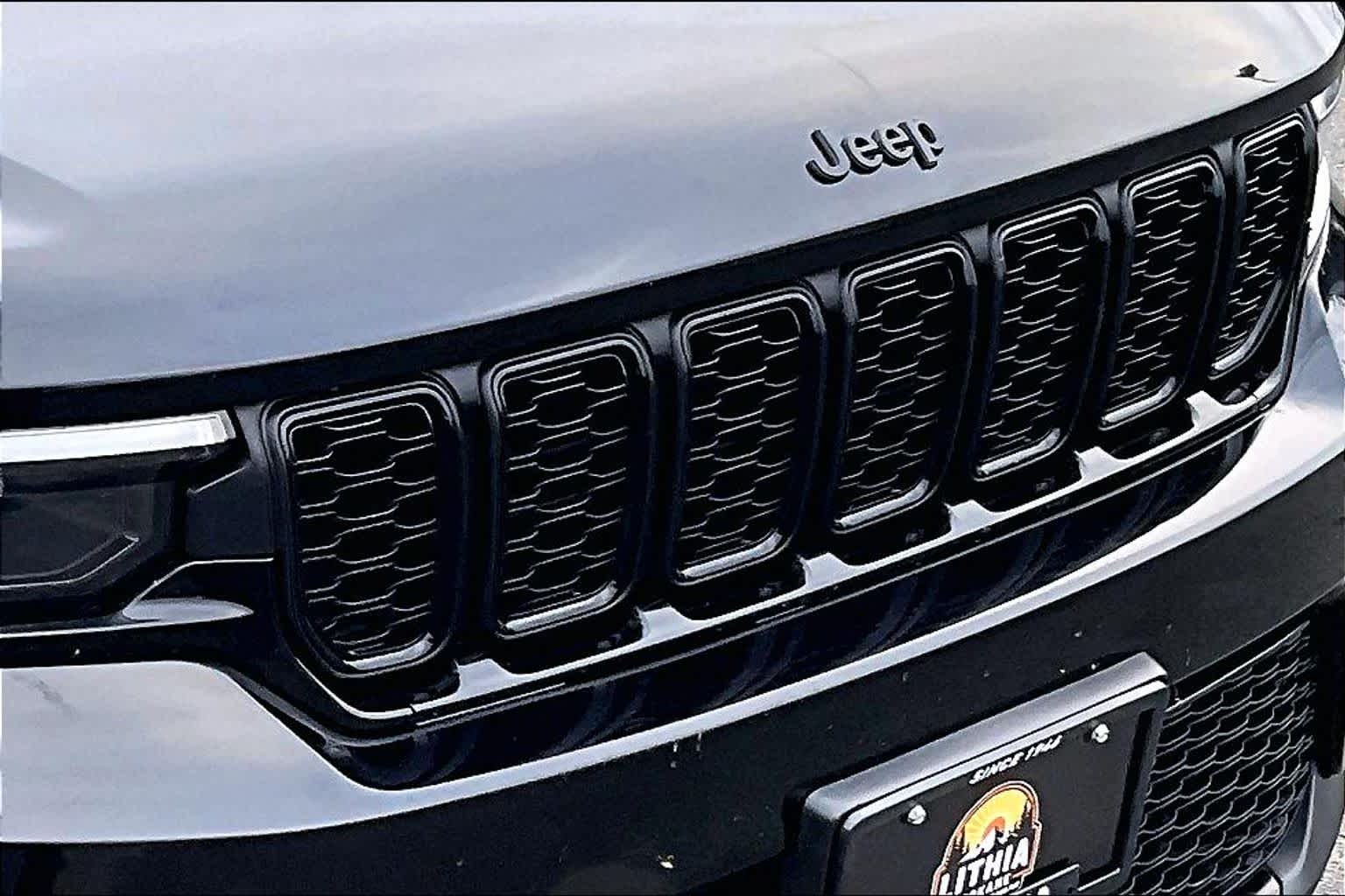 Thumbnail: 2024 Jeep Grand Cherokee - 32