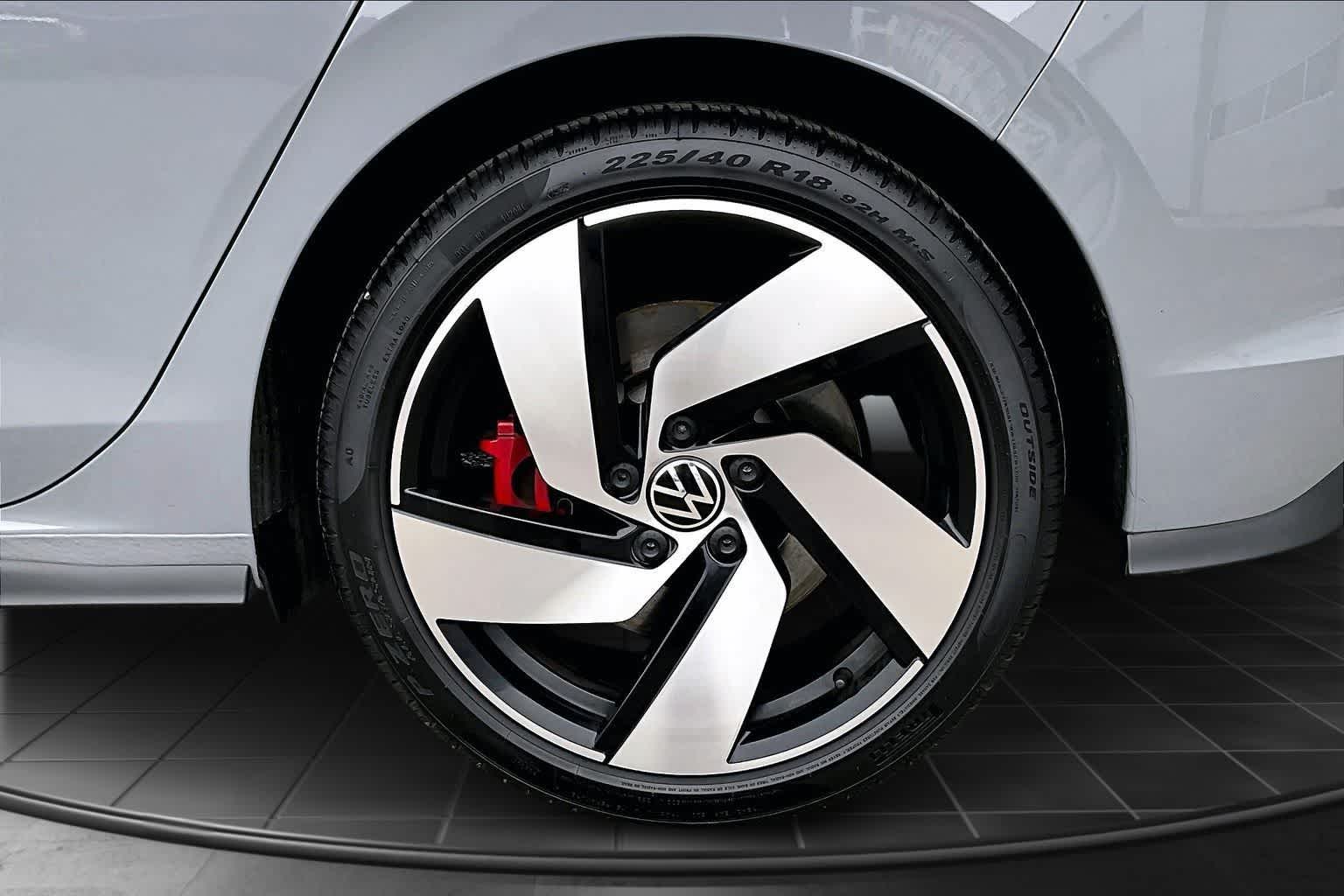 Thumbnail: 2025 Volkswagen Golf - 35