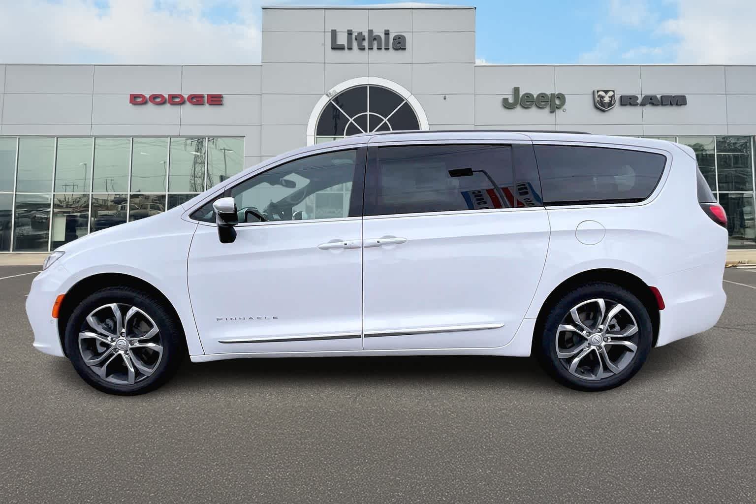 Thumbnail: 2026 Chrysler Pacifica - 3