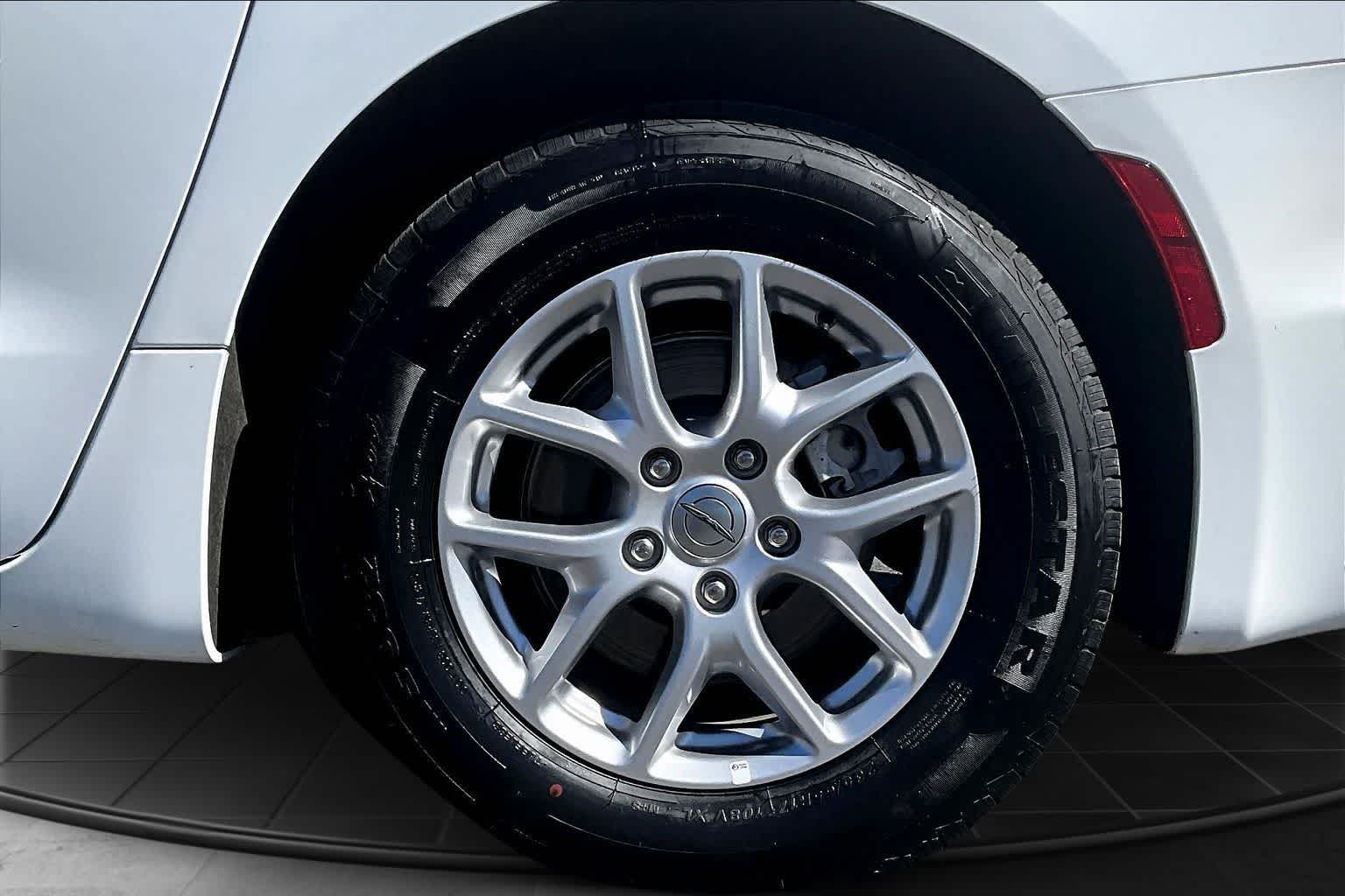 Thumbnail: 2024 Chrysler Pacifica - 35