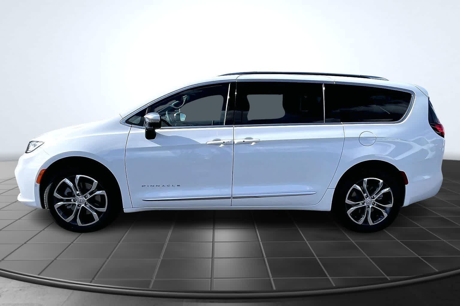 Thumbnail: 2026 Chrysler Pacifica - 3