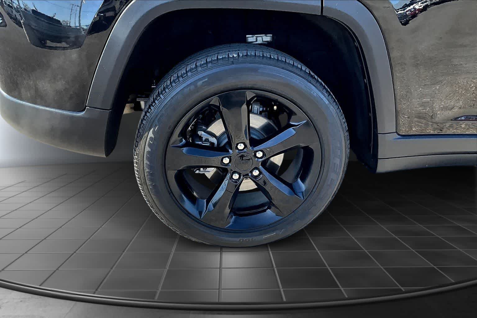 Thumbnail: 2024 Jeep Grand Cherokee - 35