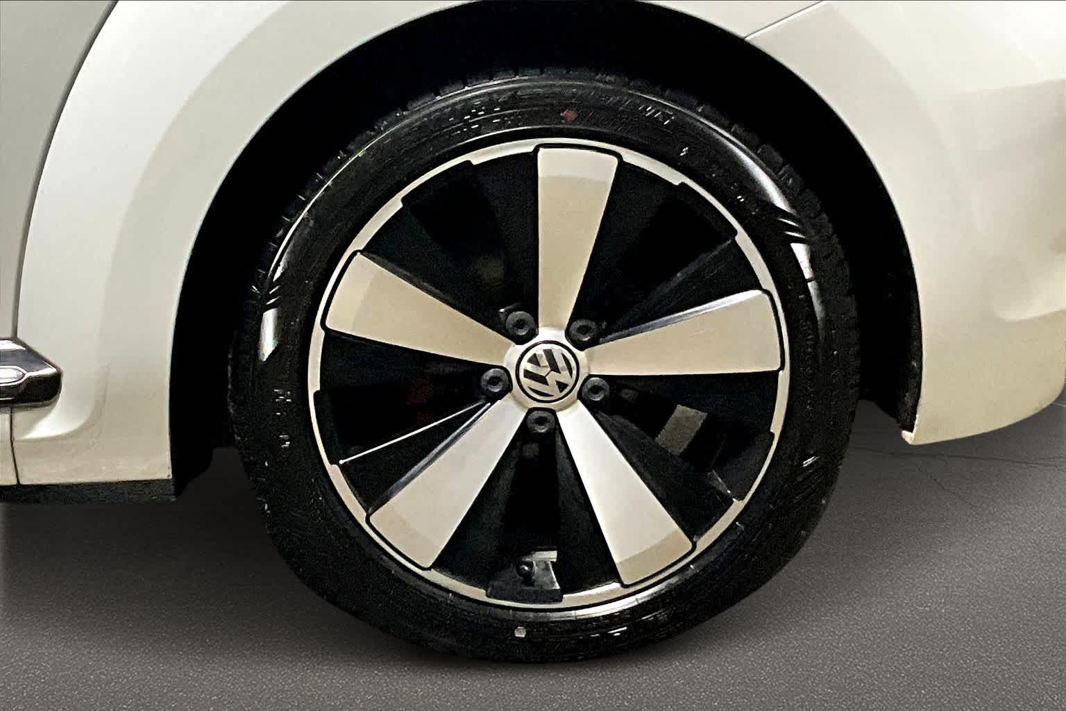 Thumbnail: 2015 Volkswagen Beetle - 35