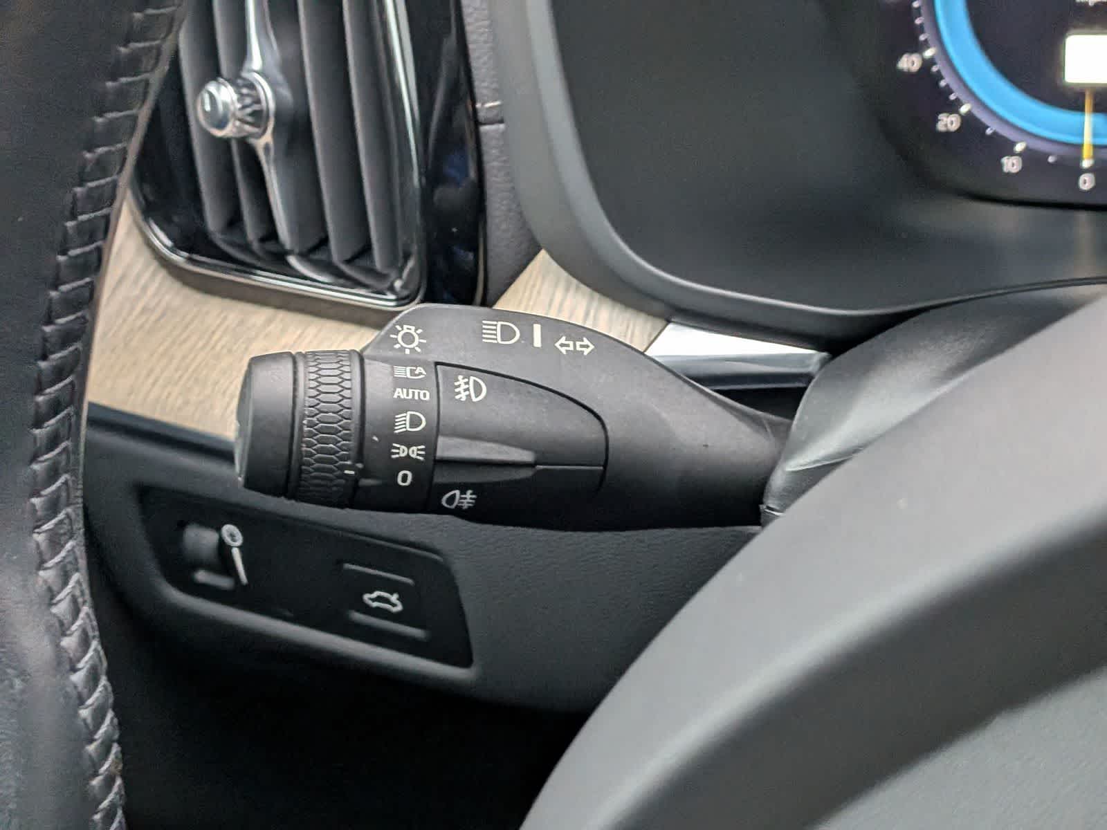 Thumbnail: 2022 Volvo XC60 - 28