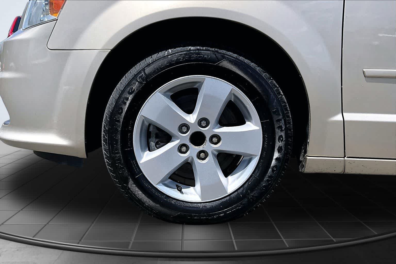 Thumbnail: 2013 Dodge Grand Caravan - 8